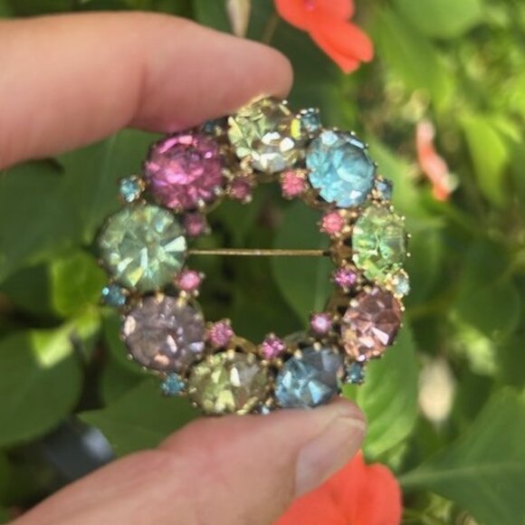 ALBERT WEISS Pastel Rhinestone Crystal Circle Brooch - Picture 5 of 9